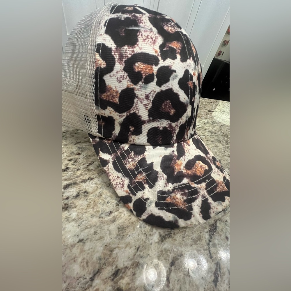 Leopard Print Cap - Picture 5 of 5